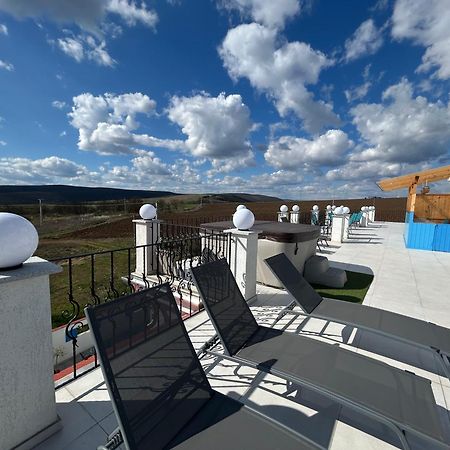Danelis Hotel Edelény Zewnętrze zdjęcie