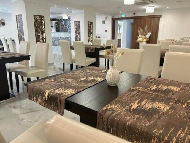 Danelis Hotel Edelény Zewnętrze zdjęcie