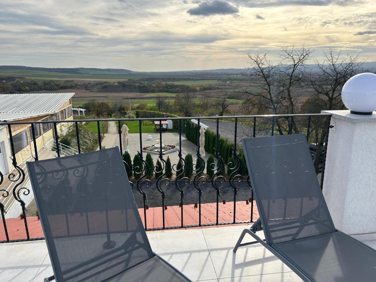 Danelis Hotel Edelény Zewnętrze zdjęcie