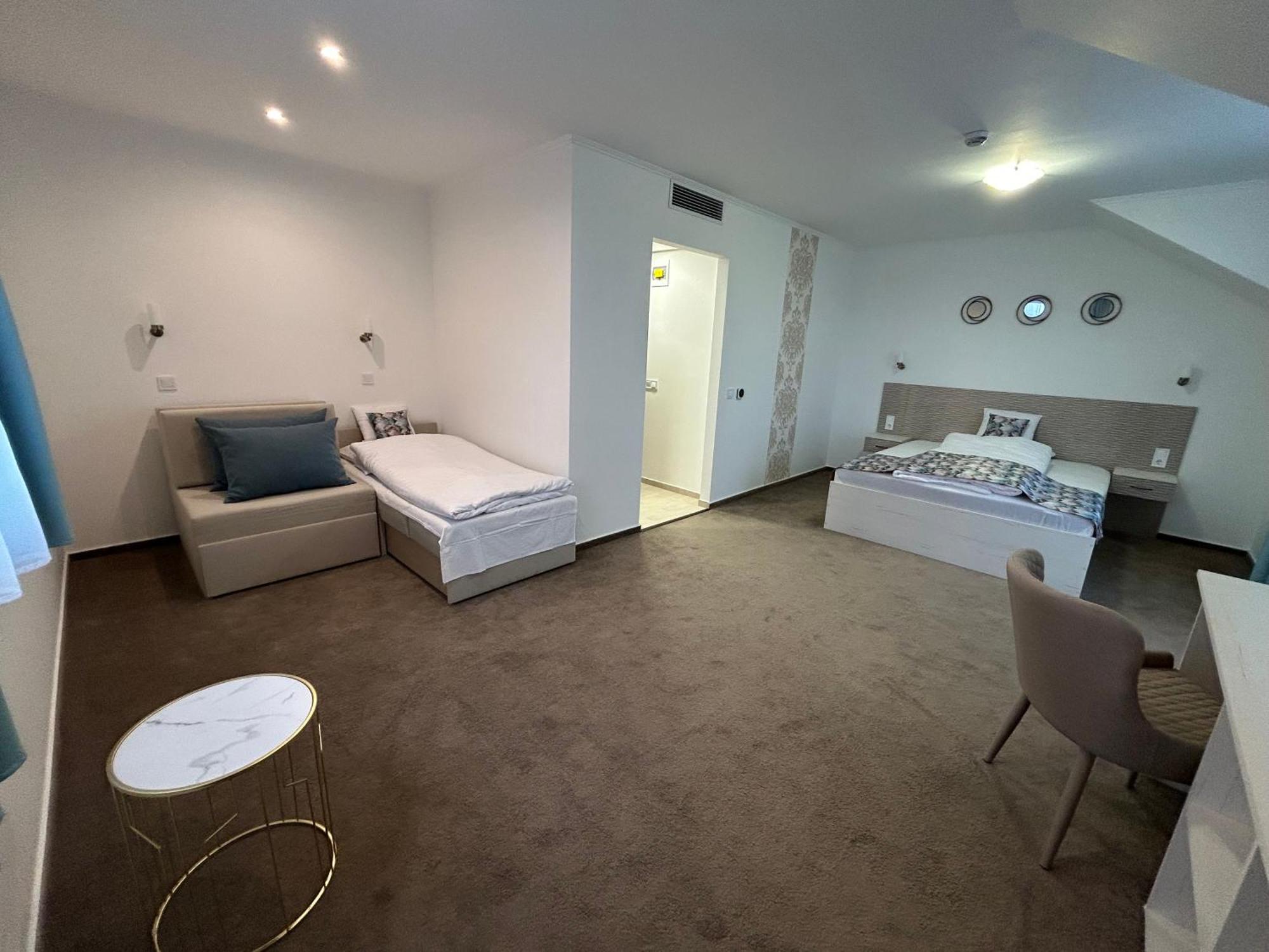 Danelis Hotel Edelény Zewnętrze zdjęcie