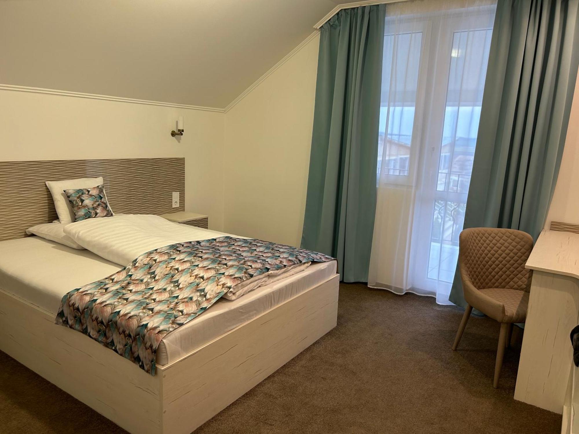 Danelis Hotel Edelény Zewnętrze zdjęcie