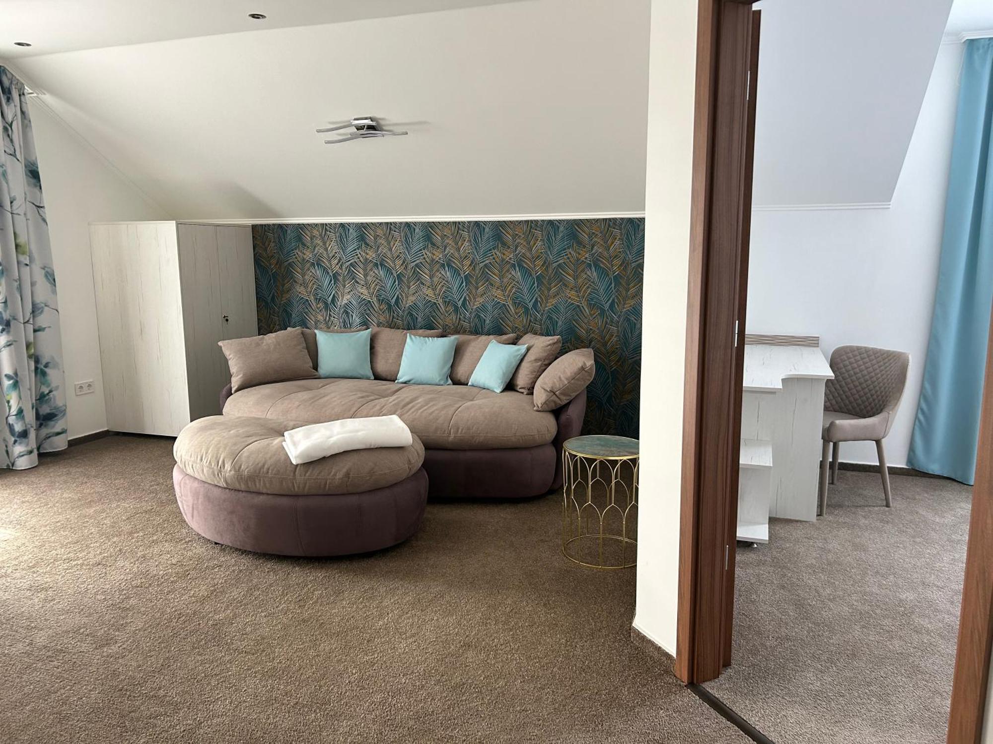 Danelis Hotel Edelény Zewnętrze zdjęcie