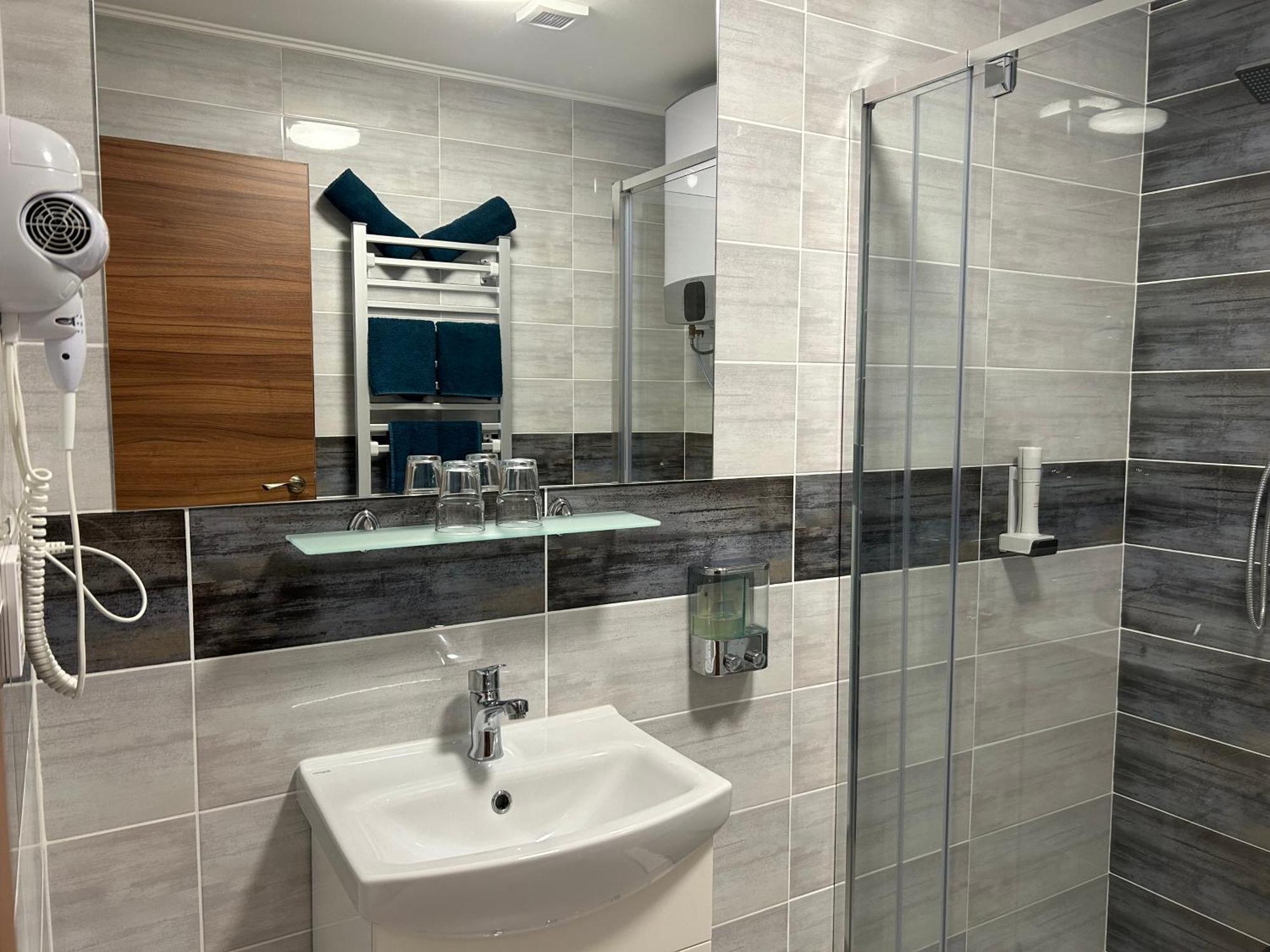 Danelis Hotel Edelény Zewnętrze zdjęcie