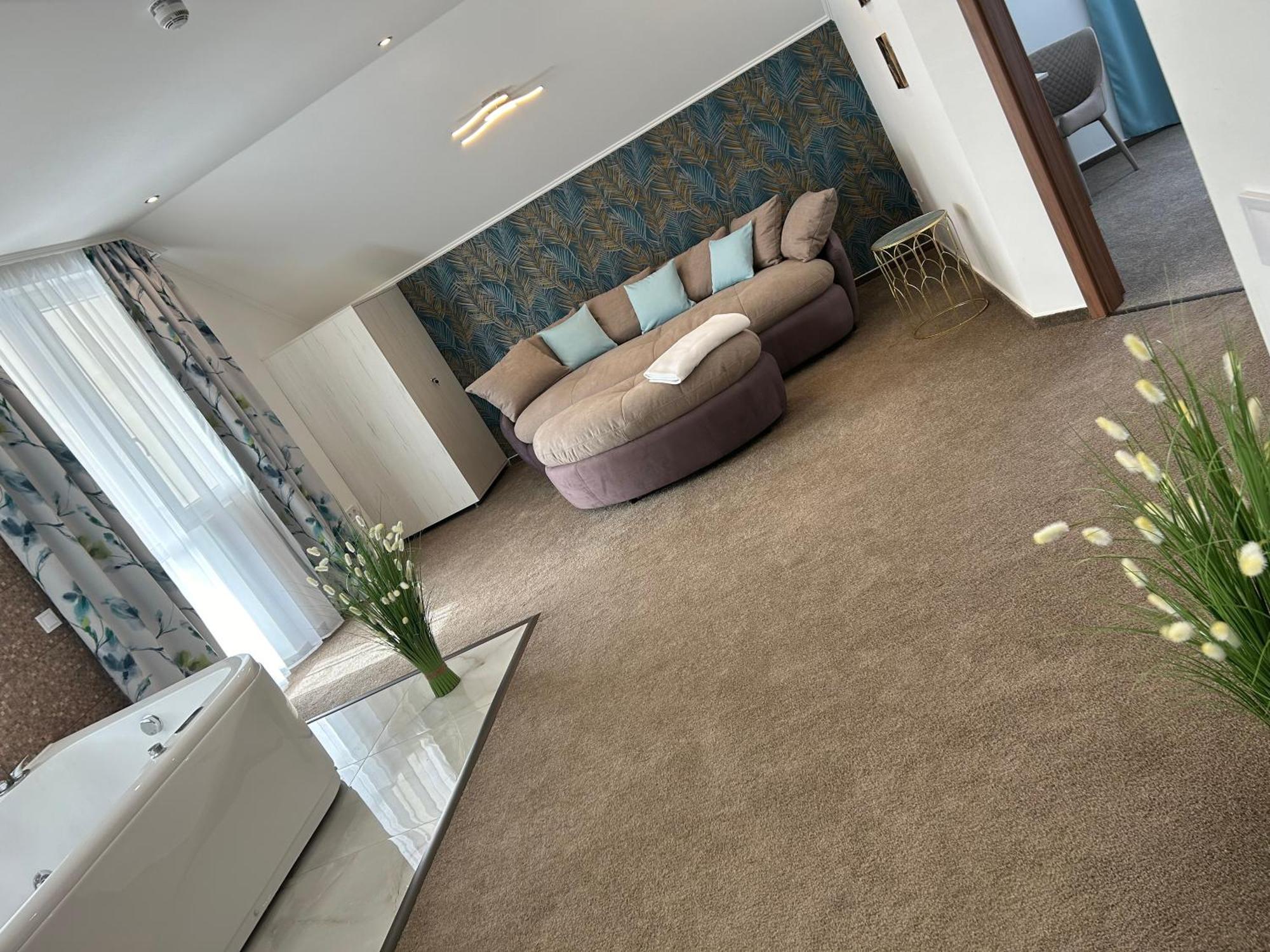 Danelis Hotel Edelény Zewnętrze zdjęcie