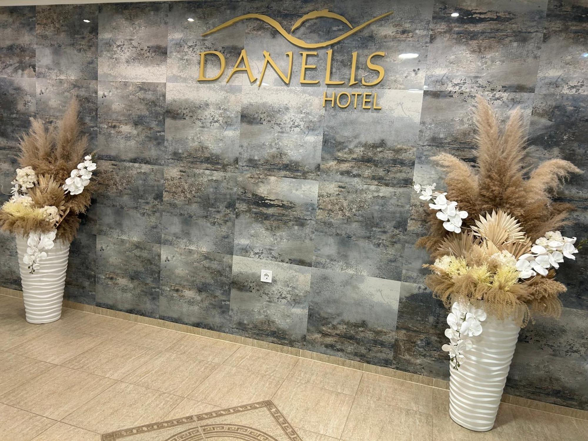 Danelis Hotel Edelény Zewnętrze zdjęcie