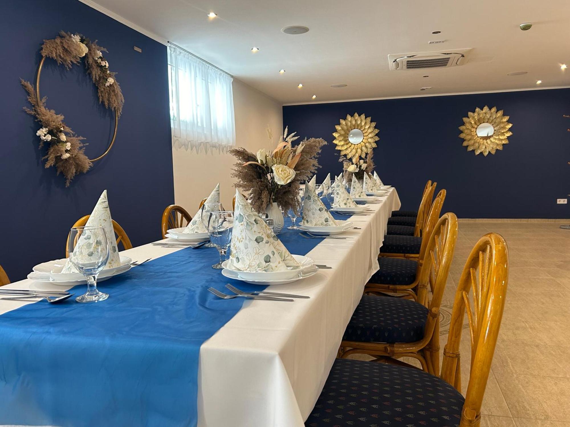 Danelis Hotel Edelény Zewnętrze zdjęcie